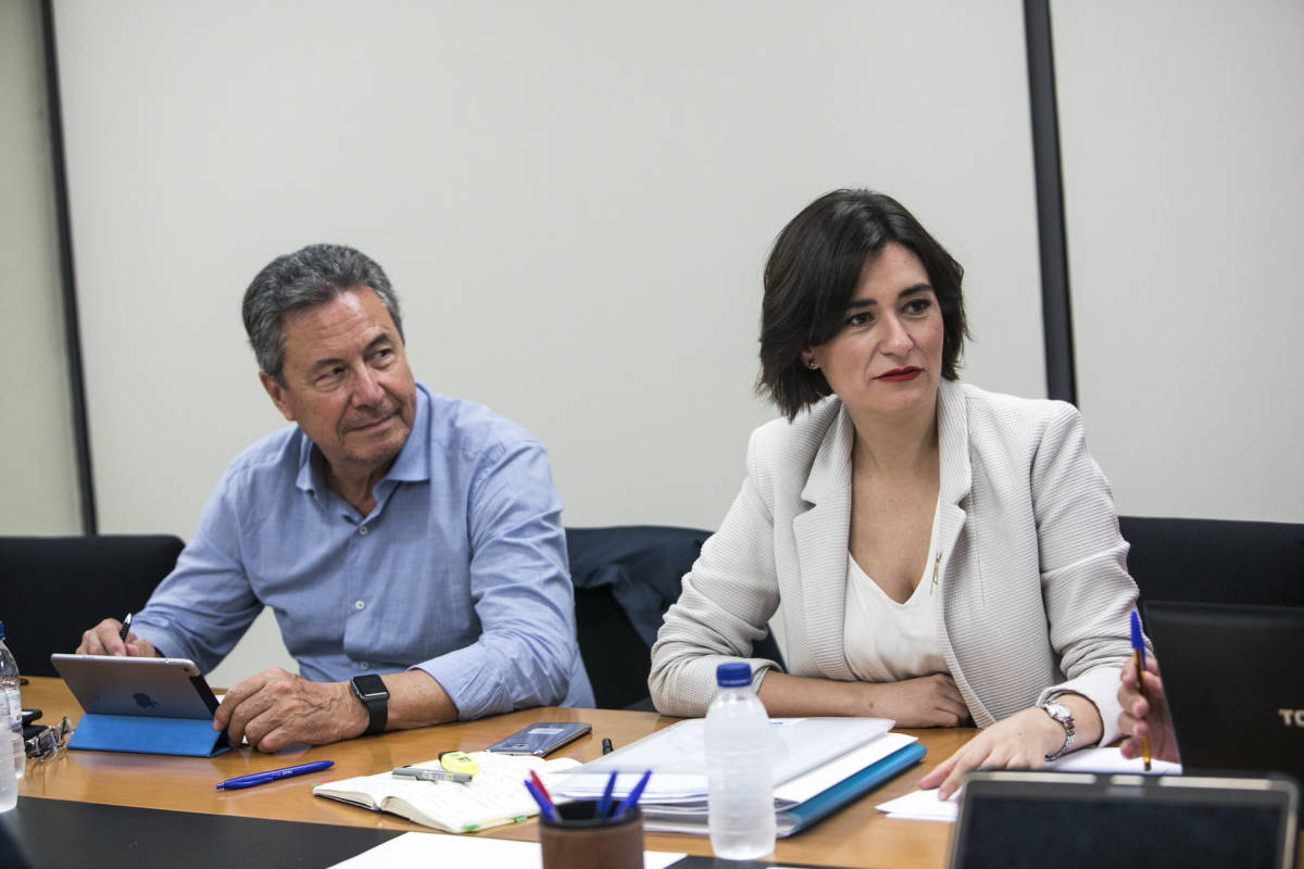 La consellera de Sanidad Universal, Carmen Montón, y el subsecretario, Ricardo Campos. Foto: EVA MÁÑEZ
