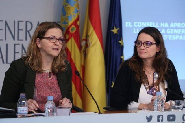La consellera Elena Cebrián y la vicepresidenta, Mónica Oltra