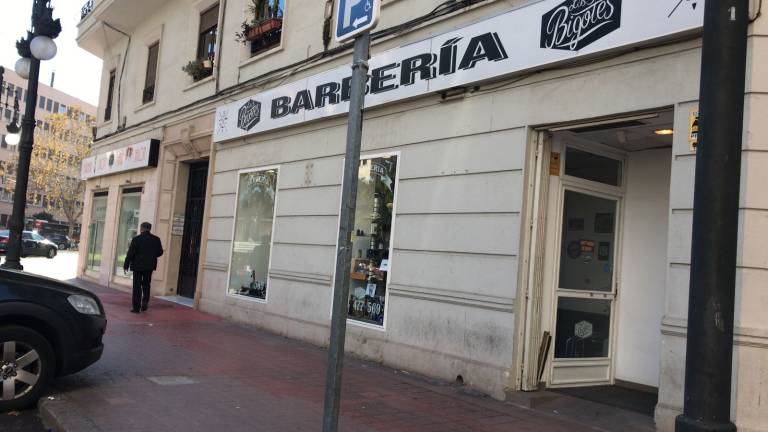 Dos barberies juntes, Los 3 bigotes va ser de les primeres en obrir a València