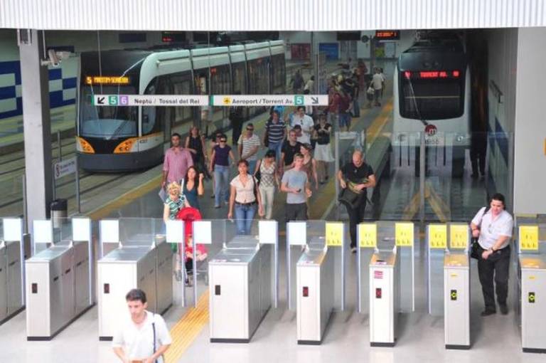 Metrovalencia y TRAM d’Alacant  amplia los controles antifraude en estaciones para reducir los sin billetes