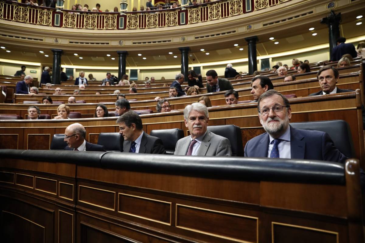 Montoro, Catalá, Dastis y Rajoy, este miércoles en el Congreso. Foto: EFE/Javier Lizón
