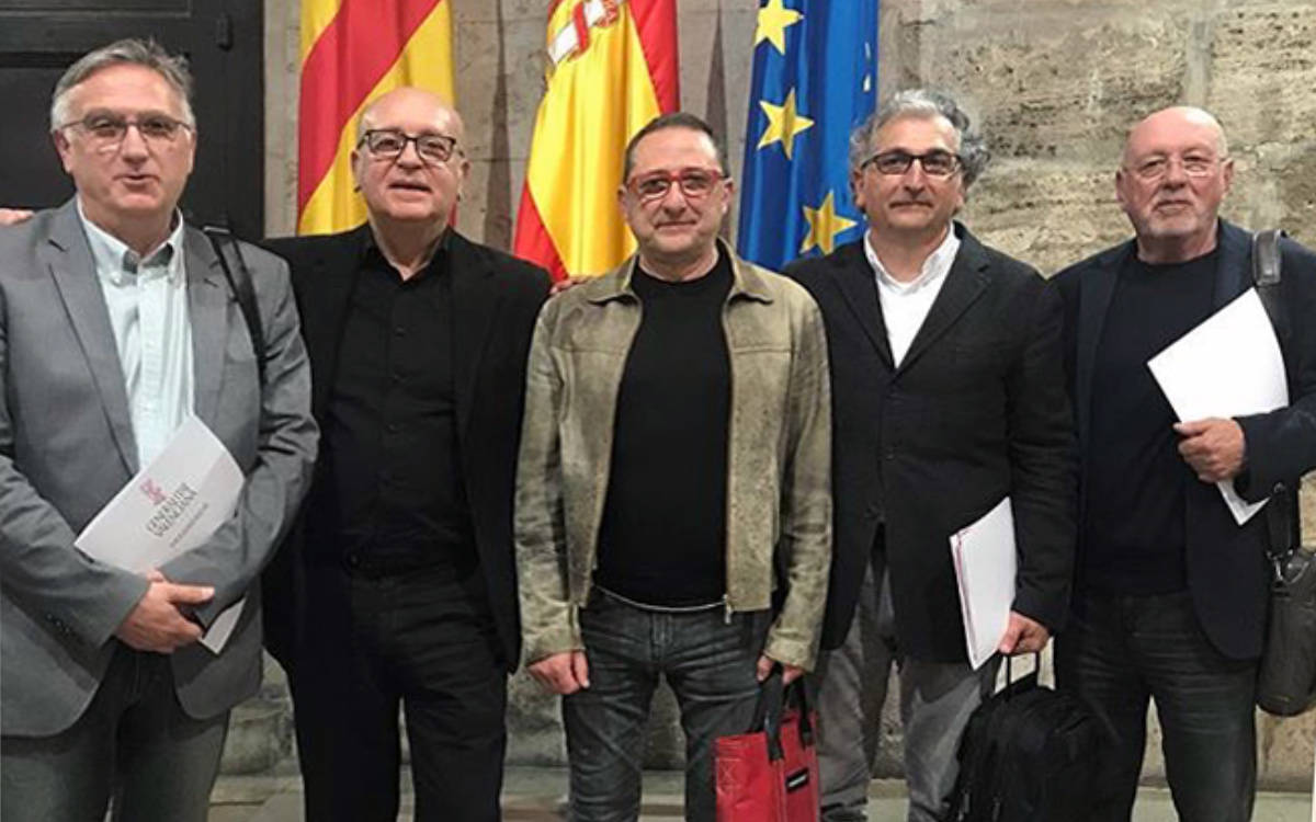 Pie de foto: Lecuona, Martínez, Nebot, Giner y Lavernia, en la presentación del Arxiu Valencià del Disseny.