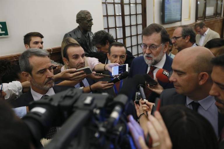 Rajoy en los pasillos del Congreso. Foto: EFE