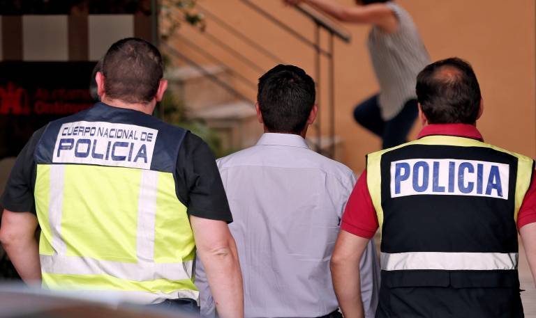 La Policía escolta al presidente de la Diputación de València, Jorge Rodríguez. Foto: EFE