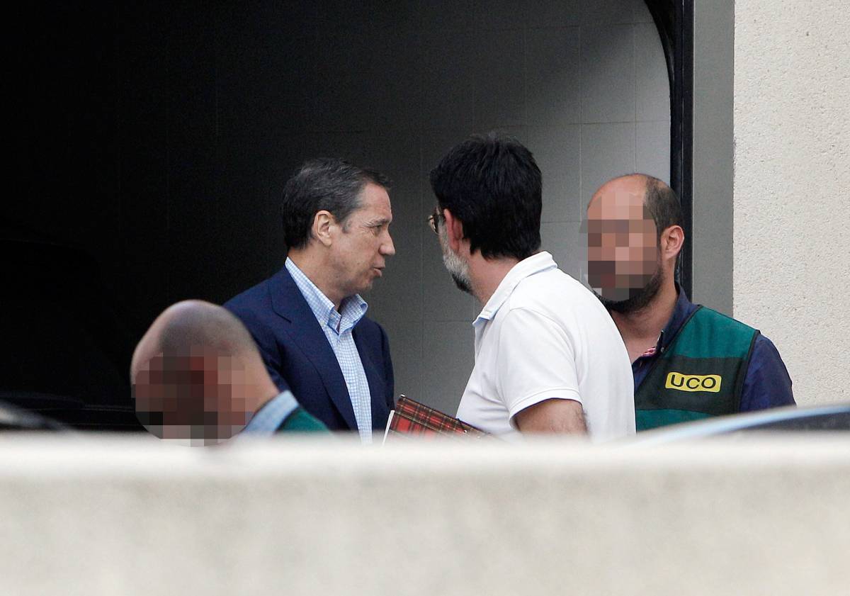 Eduardo Zaplana, el día de su detención, en el chalet de Benidorm que le ha sido decomisado. Foto: EFE/MORELL