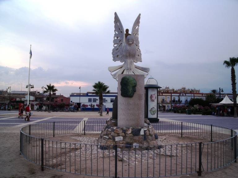 Monumento dedicado a Antonio Ferrandis