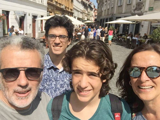 Margarita Soler con su marido y sus hijos de viaje por Europa