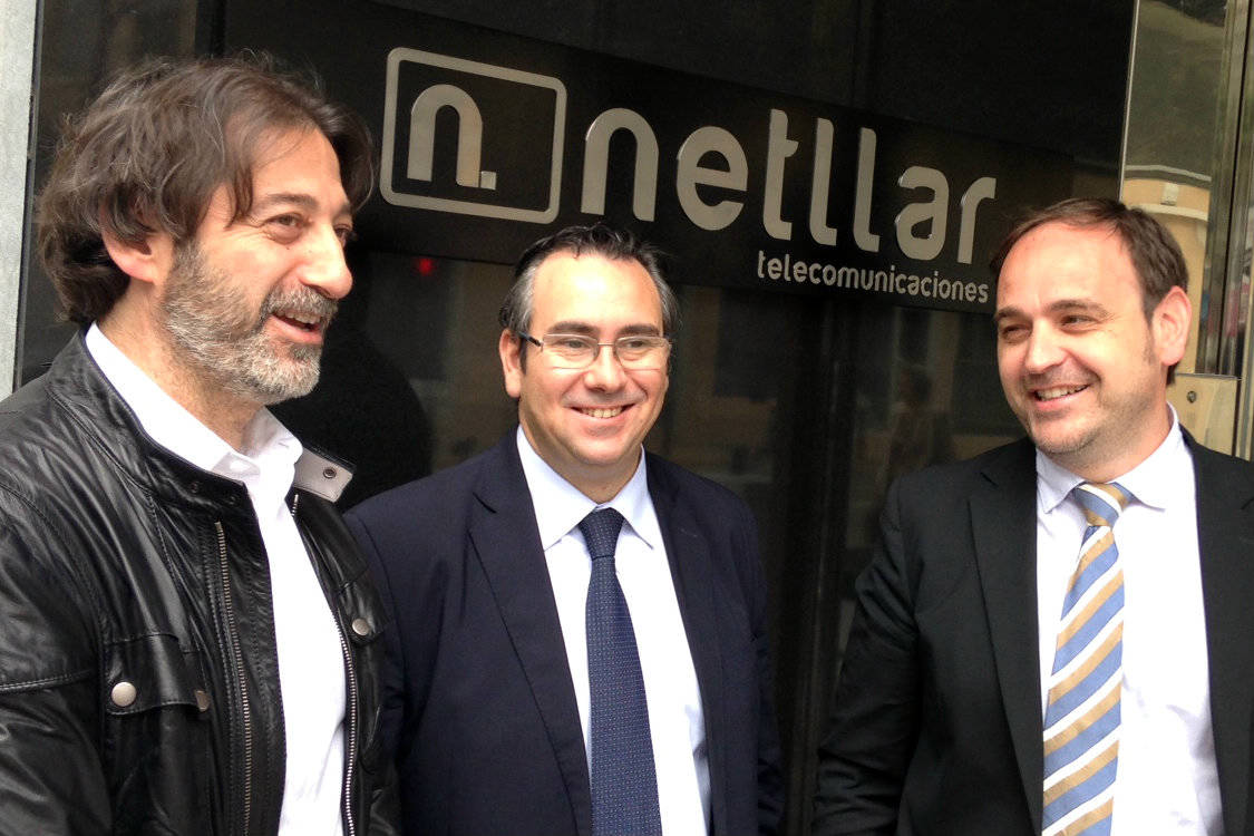 Antonio Just, José Manuel Ferrandis y Javier Salas, en la sede de Netllar en Catarroja. Foto: VP