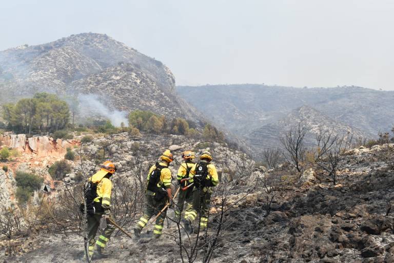 La brigada forestal de Cheste llegando al perímetro del incendio de Llutxent. Foto: DIPUTACIÓN VLC