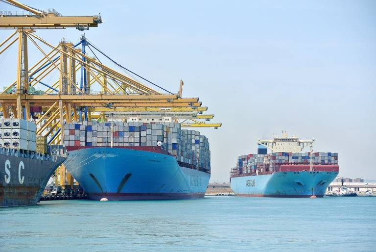 Portacontenedores de Maersk en el Puerto de Valencia