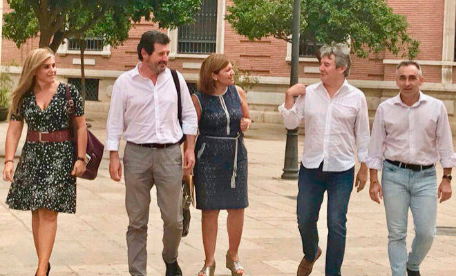 Eva Ortiz, Pepe Císcar, Isabel Bonig, Rubén Moreno y Miguel Barrachina en la reunión del lunes