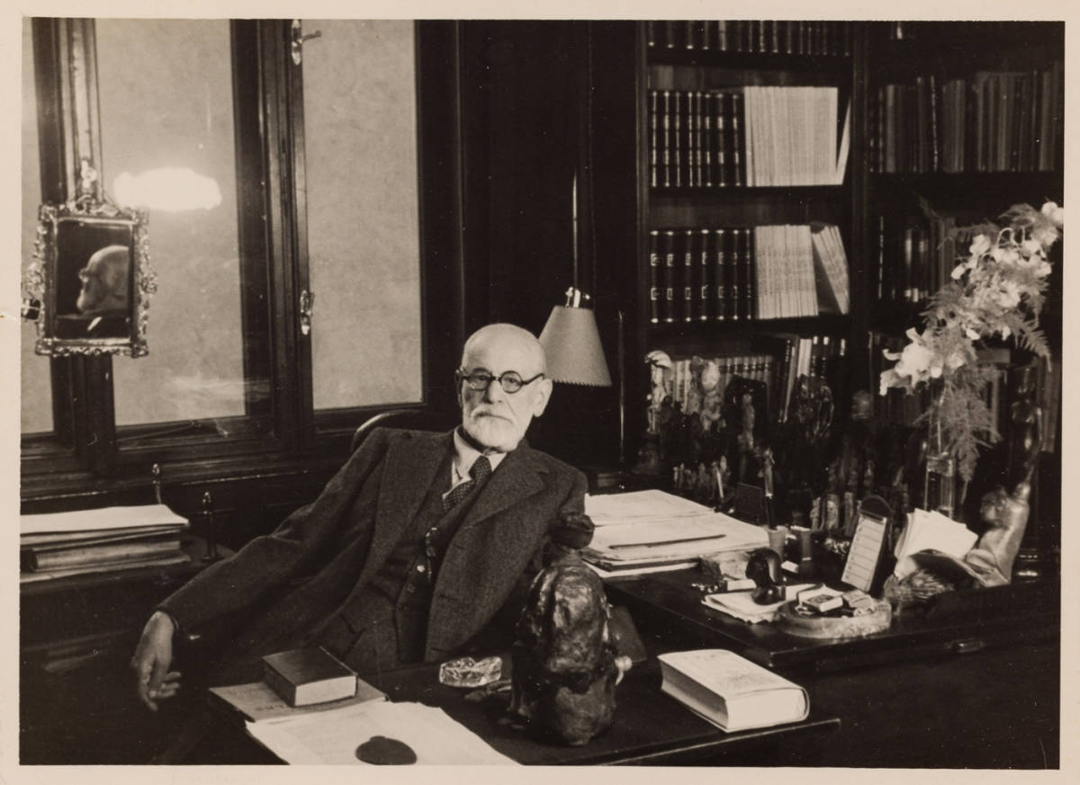 Sigmund Freud en el seu despatx del carrer Berggasse de Viena.