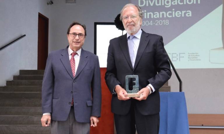 Vicent Soler (i.), conseller d'Hisenda, y Antonio Carbonell, presidente de Caixa Ontinyent