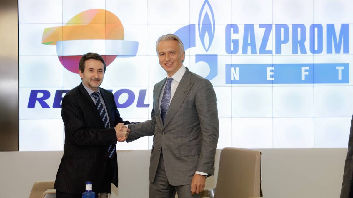 Los consejeros delegados de Repsol y Gazprom Neft, Josu Jon Imaz y Alexander Dyukov