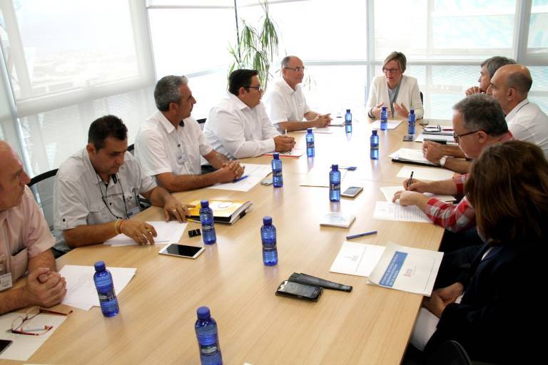 Reunión de la consellera María José Salvador con el sector del taxi. Foto: GVA