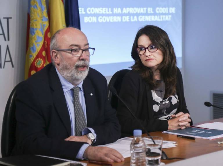 El conseller de Transparencia, Manuel Alcaraz, junto a la vicepresidente, Mónica Oltra. Foto: VP