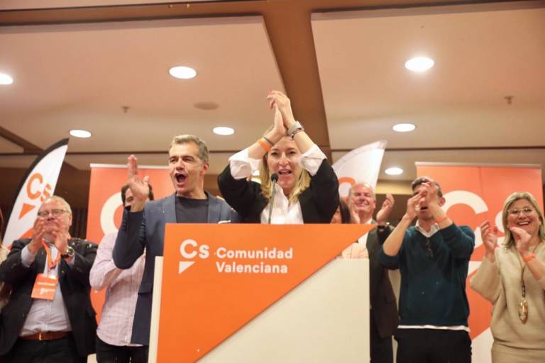 Toni Cantó, candidato a la Generalitat, y María Muñoz, número uno al Congreso por Valencia. Foto: MARGA FERRER