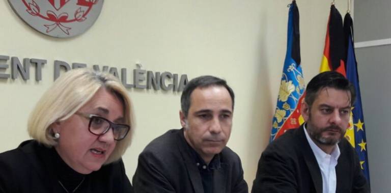   Consol Castillo, Vicente Domingo y Carlos Galiana, en una rueda de prensa. Foto: AYTO DE VLC 