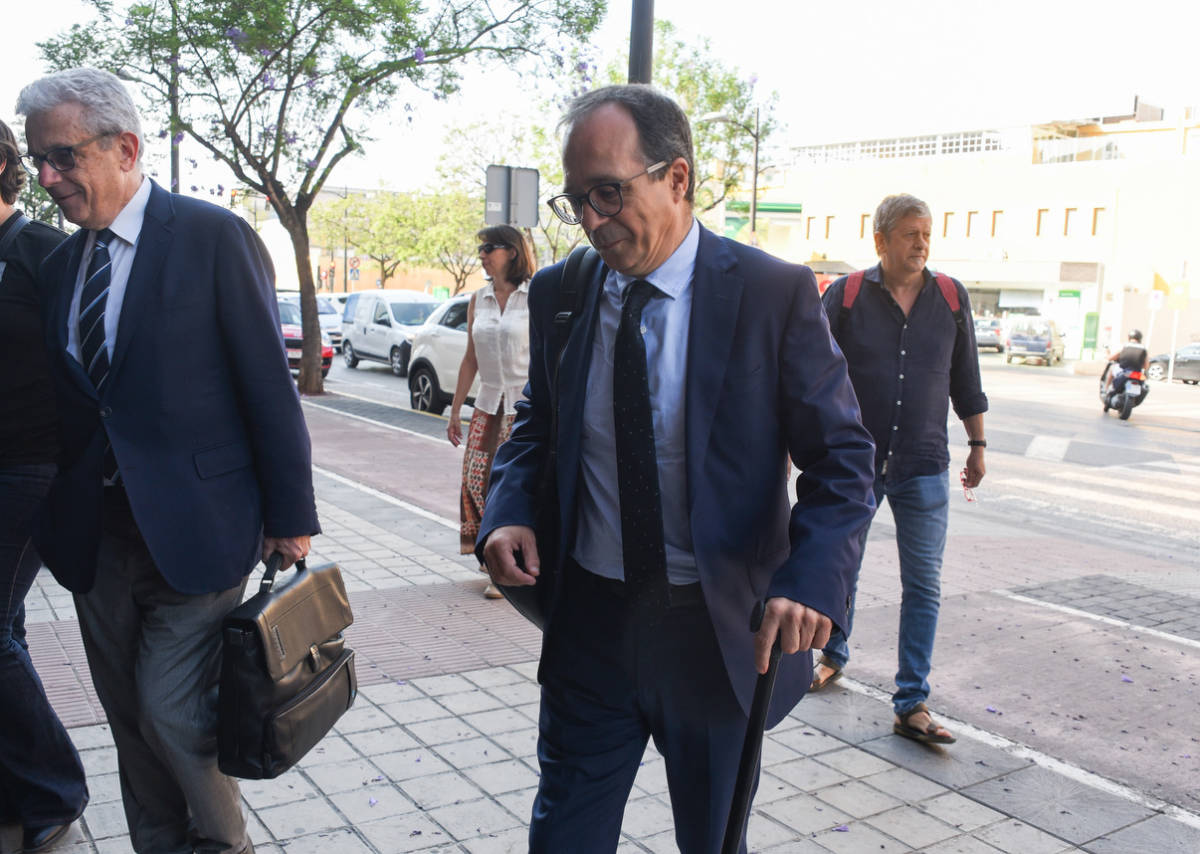 Enrique Soriano, a su llegada al juzgado. Foto: EDUARDO MANZANA