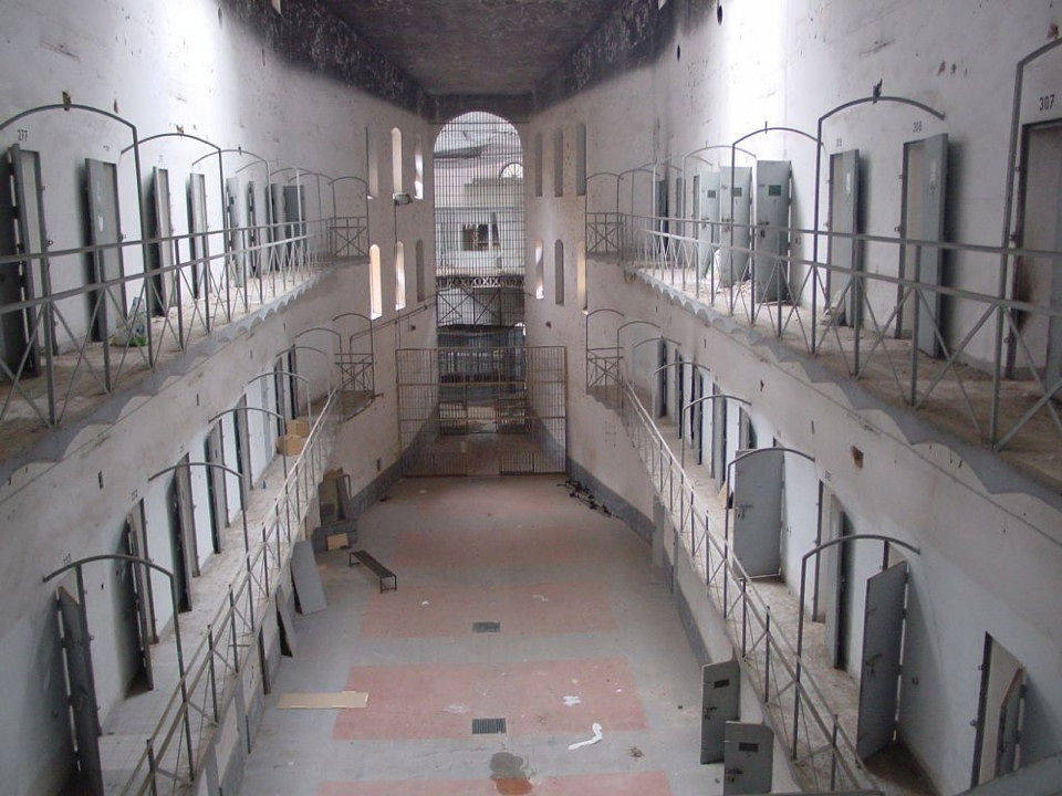 Interior de la presó abans de la seua remodelació. Foto: Luis García