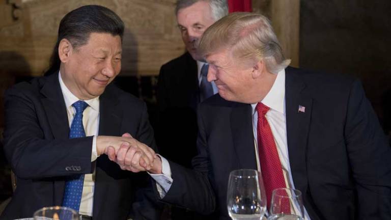 Xi Jinping (i.), presidente de China, y Donald Trump, de EE UU