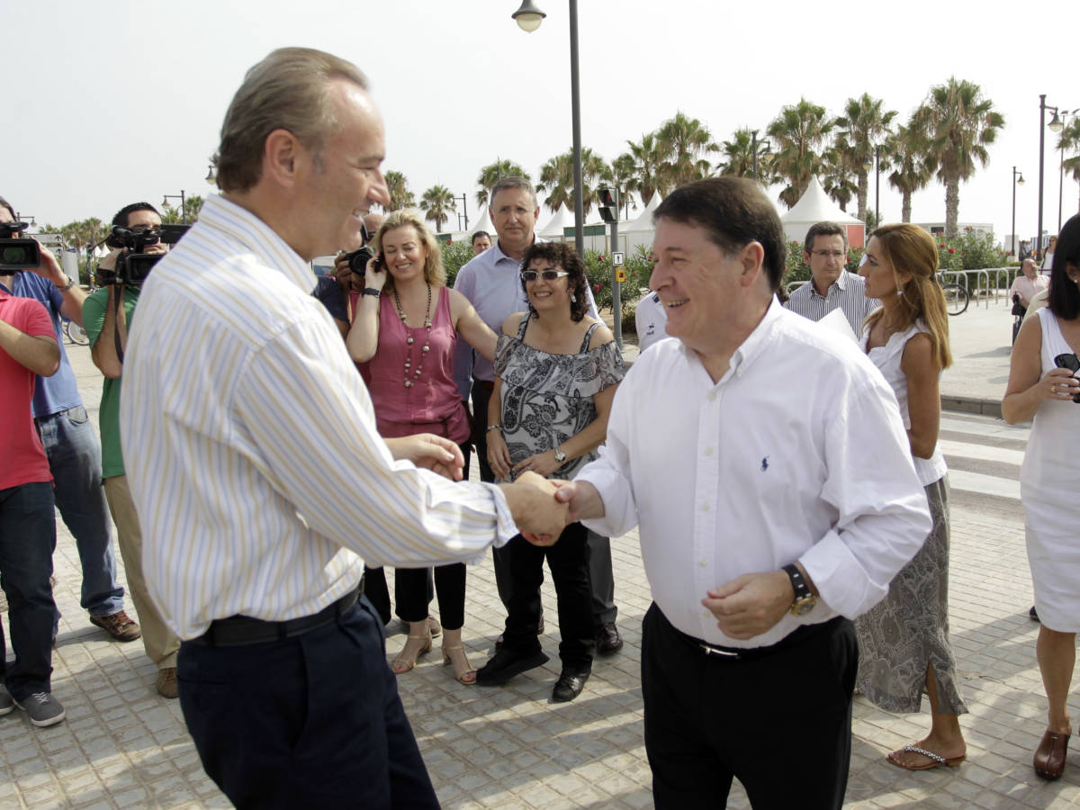 Imagen de 2011 de Fabra con José Luis Olivas, entonces presidente de Bancaja, socia de Valmor. Foto: GVA