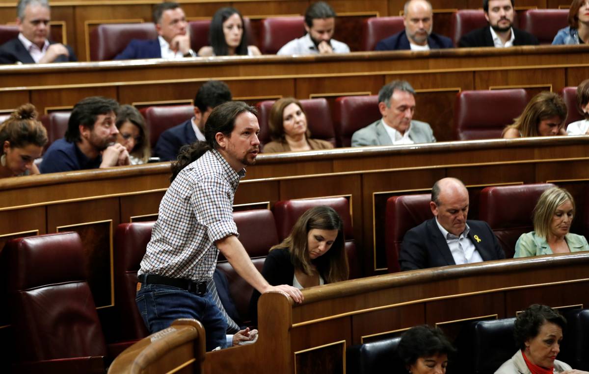 El líder de Podemos, Pablo Iglesias, durante la sesión. Foto: EFE