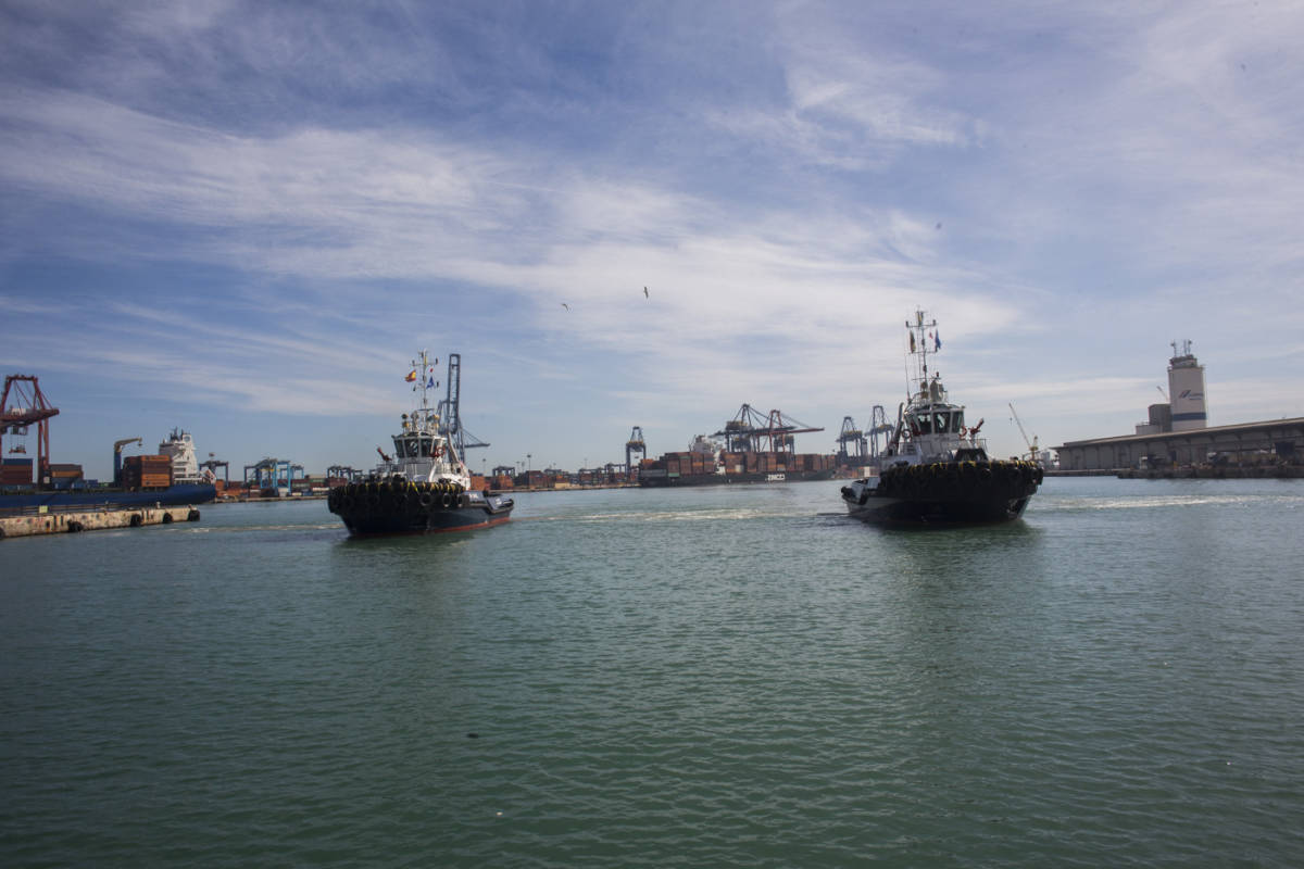 Remolcadores de Boluda en el Puerto de València. Foto: EVA MÁÑEZ
