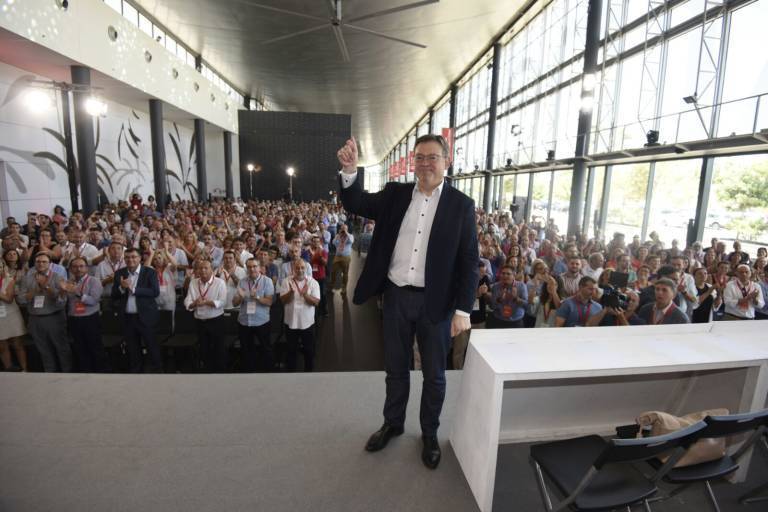 Puig, aplaudido en el congreso de 2017 en el que fue reelegido y anunció que no volvería a presentarse. Foto: RAFA MOLINA