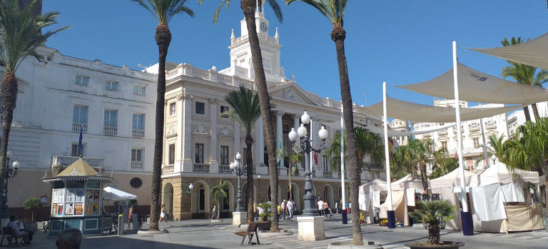  El Ayuntamiento de Cádiz, en la plaza San Juan de Dios de la ciudad.