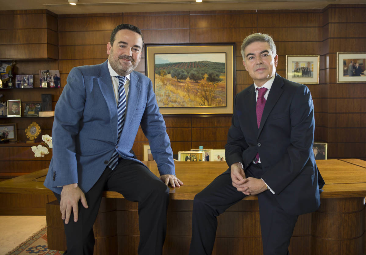 Enrique y Manuel Peláez, en la sede de Ecisa, en una imagen de archivo. Foto: AP