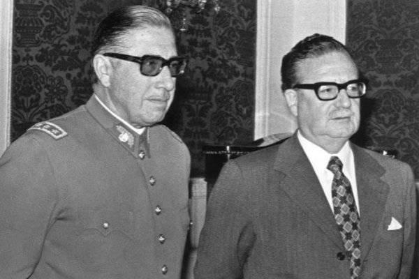 Pinochet y Allande. FOTO: EFE