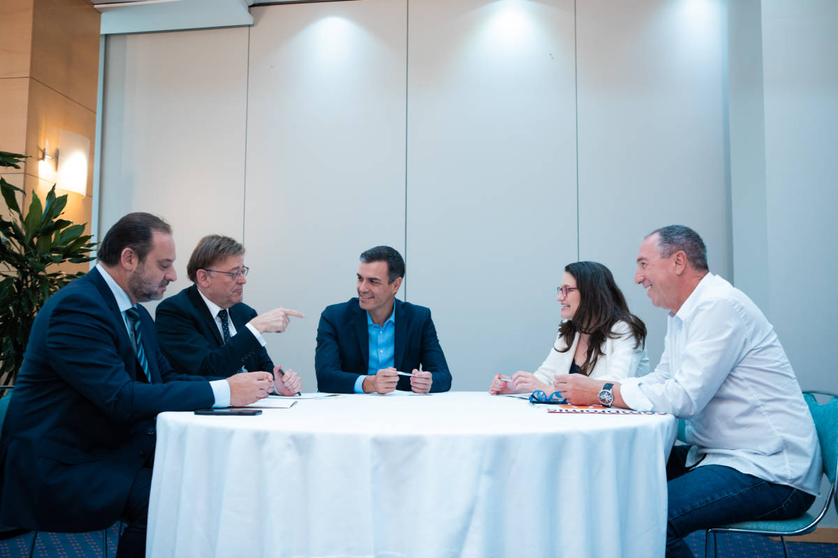 Sánchez, Puig, Ábalos, Oltra y Baldoví en la reunión celebrada en agosto. Foto: ESTRELLA JOVER
