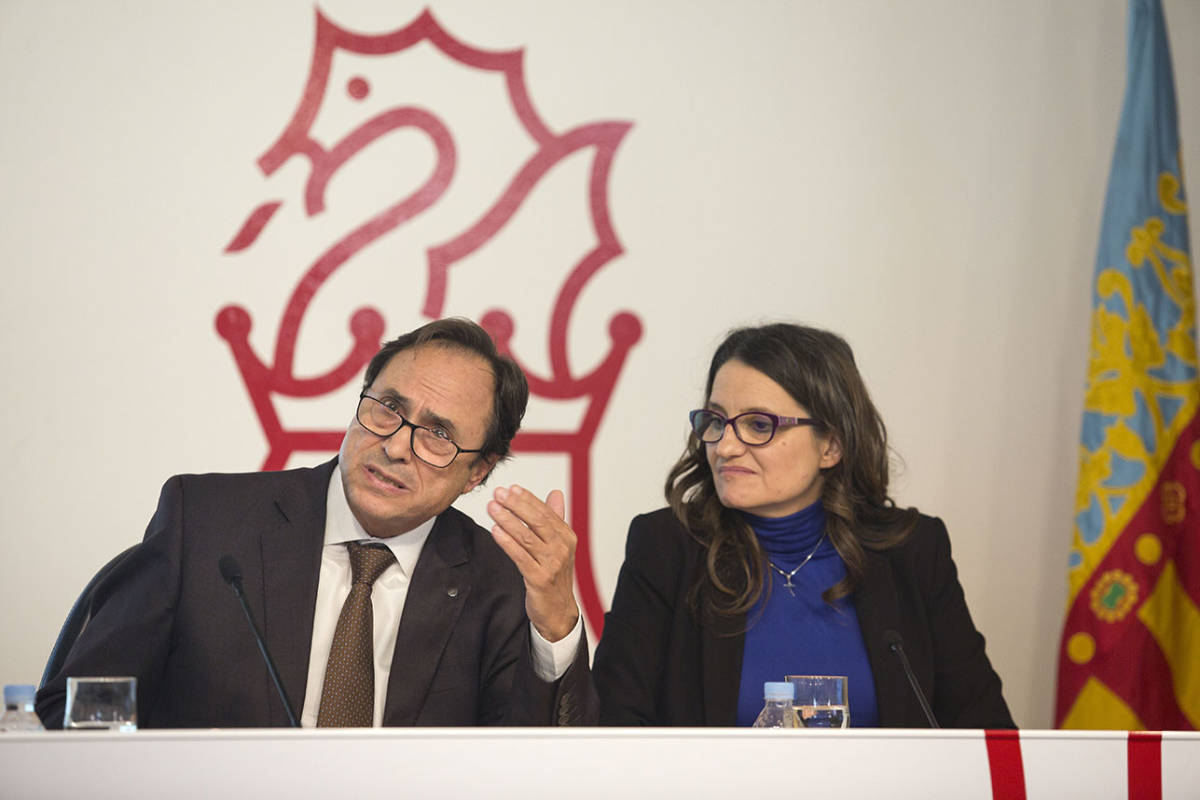 El conseller de Hacienda y la vicepresidenta, Mónica Oltra, juntos en rueda de prensa. Foto: MARGA FERRER