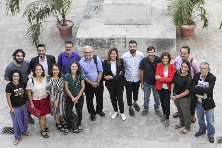 El anterior equipo de gobierno de València (2015-2019). Foto: EVA MÁÑEZ