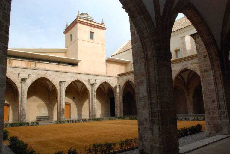 Claustro gótico del convento del Carmen