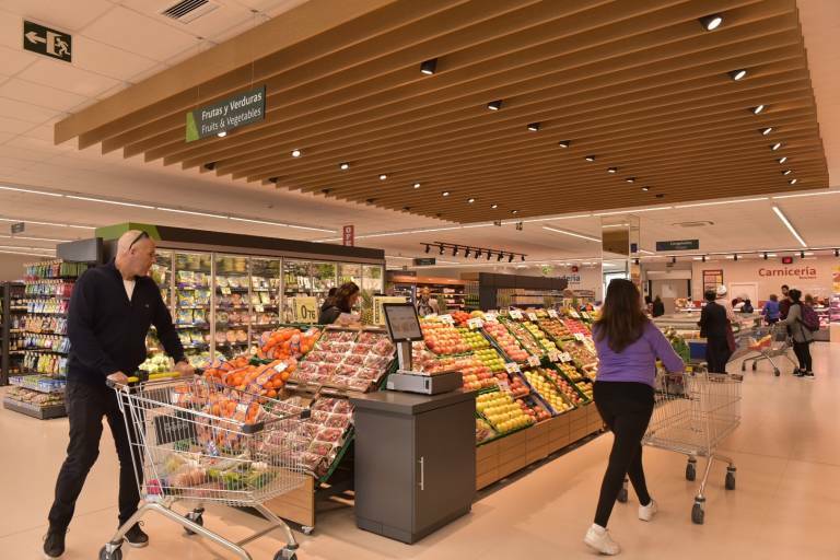 Sección de frutería en uno de los nuevos supermercados de Masymas