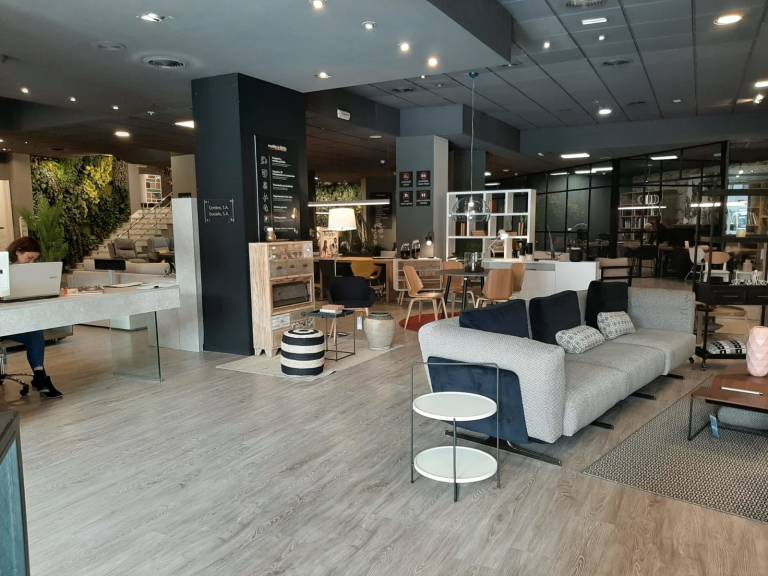 Eclipse solar petróleo traqueteo Muebles la Fábrica reinaugura la tienda de decoración más grande València -  Valencia Plaza