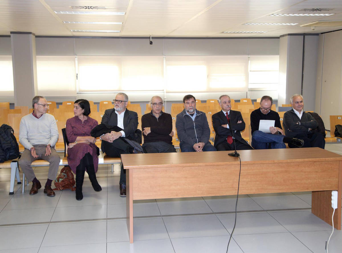 Los ocho acusados, en el banquillo, el lunes 27 de enero. Foto: ENRIQUE PALOMARES/EP