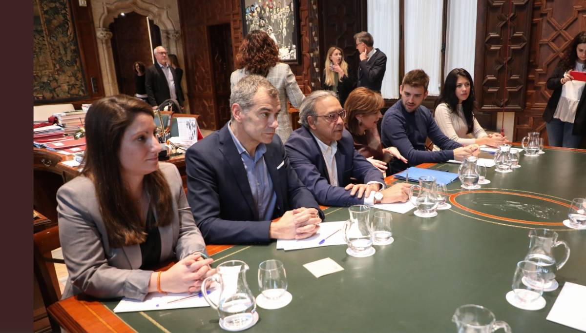 Reunión de Puig con portavoces de Les Corts para informar sobre el coronavirus