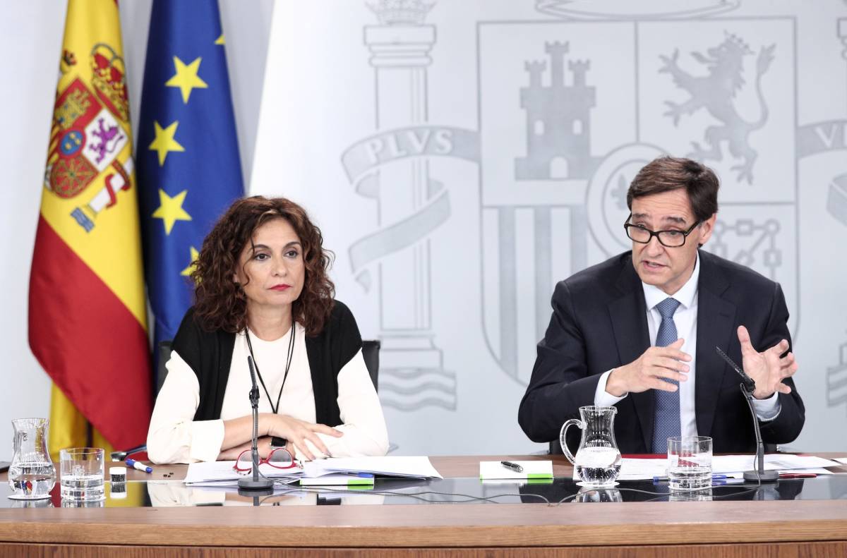 Los ministros María Jesús Montero y Salvador Illa, este martes. Foto: EP/EDUARDO PARRA