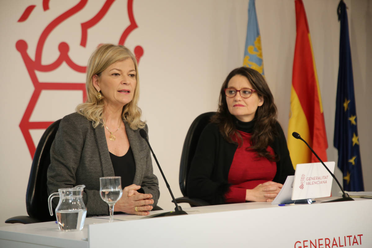 La consellera de Justicia, Gabriela Bravo, y la vicepresidenta, Mónica Oltra. Foto: GVA