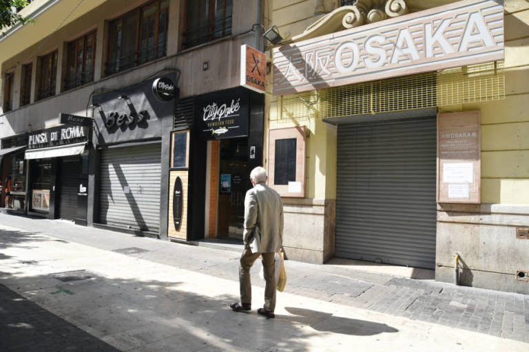 Comercios cerrados en València durante el estado de alarma. Foto: Eduardo Manzana