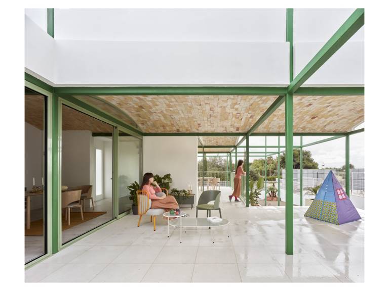 Les voltes s'allarguen des de l'interior per a generar espais comfortables a la terrassa. foto: MARIELA APOLLONIO
