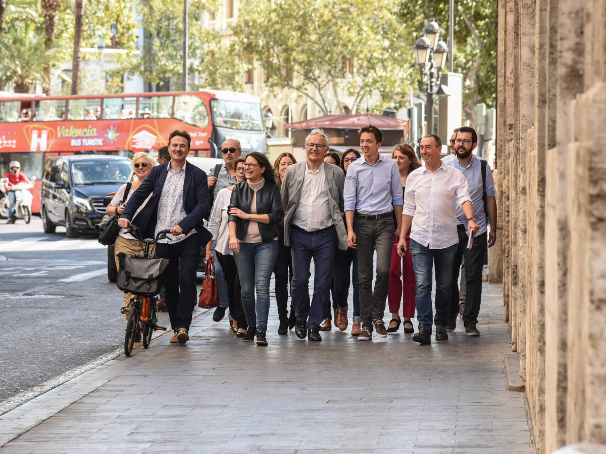 Baldoví, Errejón, Ribó, Oltra y Grezzi a su llegada a un mitin conjunto. Foto: EDUARDO MANZANA