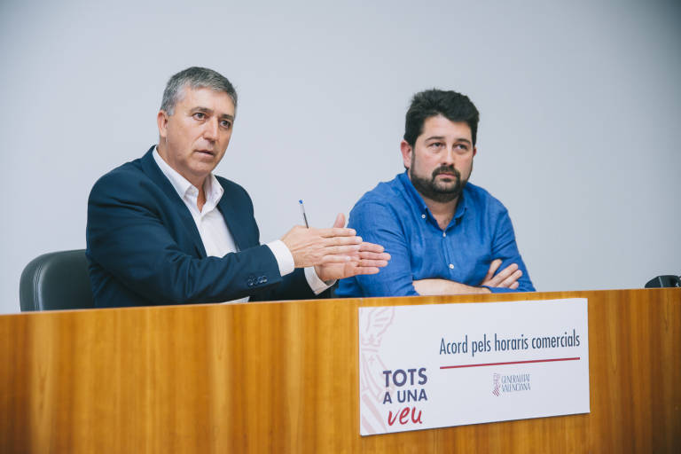 El conseller de Economía, Rafa Climent, junto al subsecretario, Natxo Costa. Foto: KIKE TABERNER