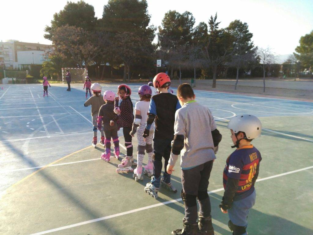 Niños y niñas en la extraescolar de patinaje. Foto: GVA