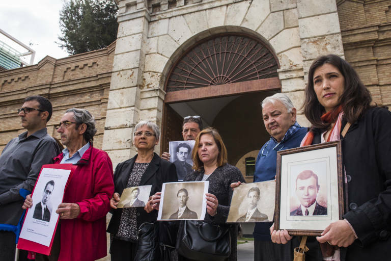 Familiares de las víctimas de la fosa 113 . Foto: EVA MÁÑEZ