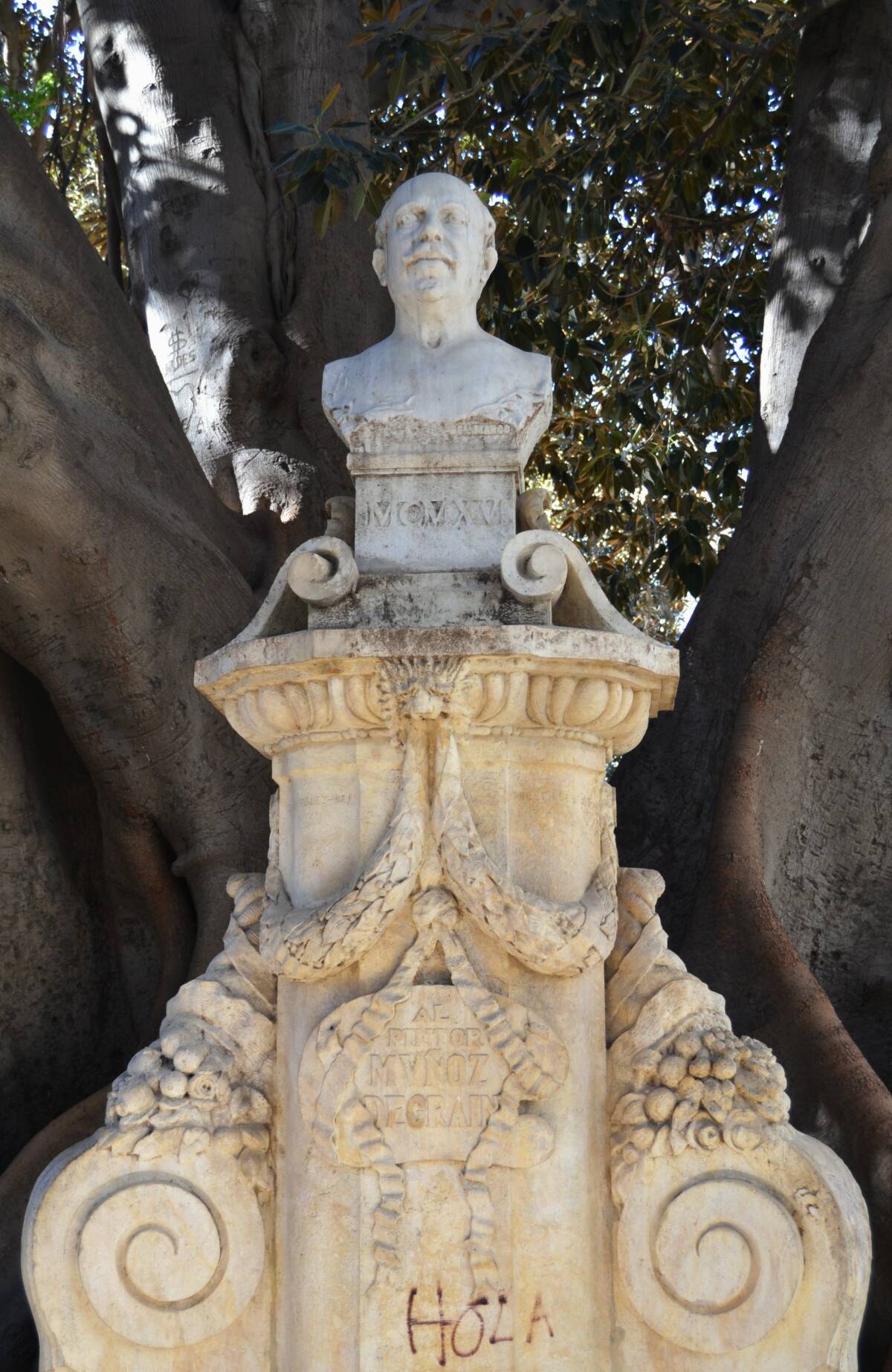 Monumento a Antonio Muñoz Degrain