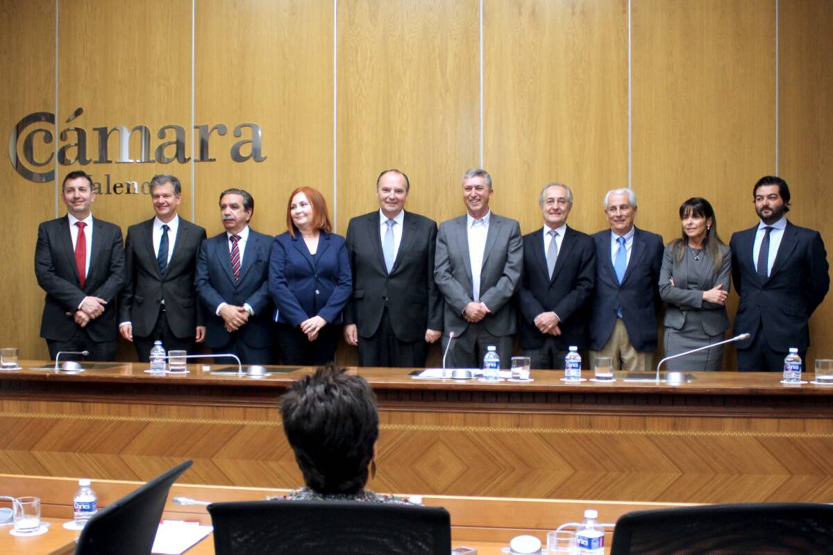 El Comité Ejecutivo elegido en 2018, junto al conseller Rafa Climent. Foto: CÁMARA VALENCIA